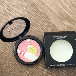 New MAC It's a Strike! Pearlmatte Face Powder in TROPHY 13g/.45oz